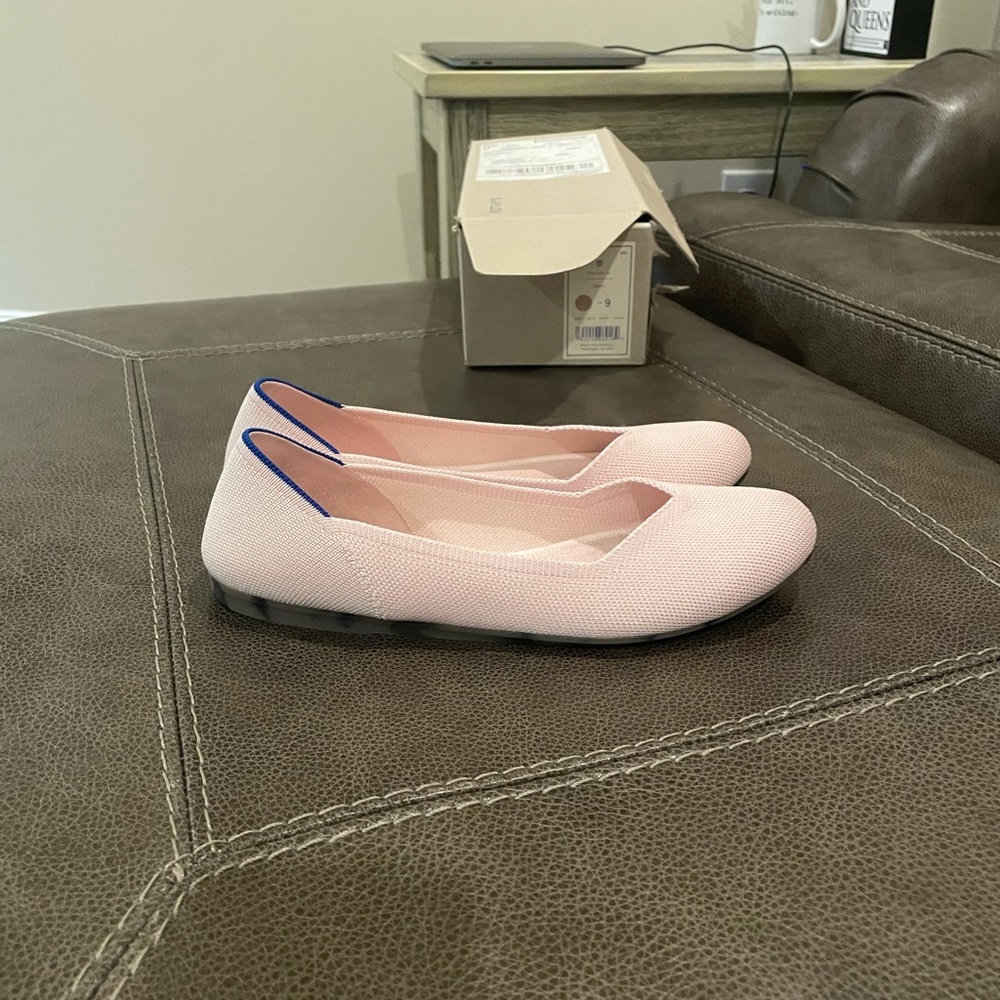 GUC Rothys Sz 9 blush round toe flat